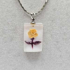 VINTAGE Yellow Rose Flower Resin Pendant Silver Tone Necklace